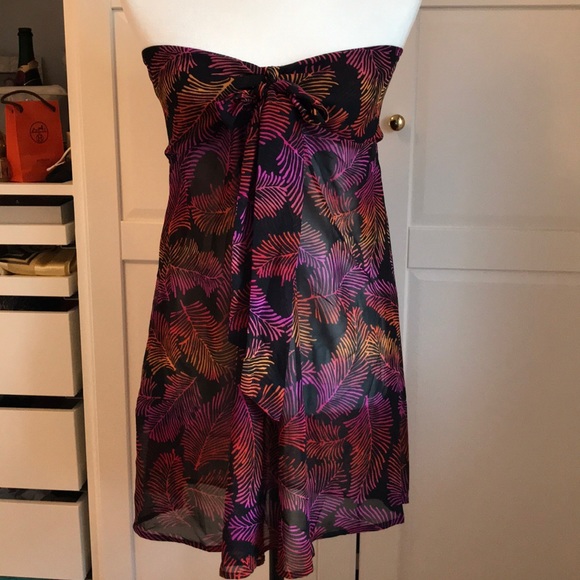 Cover Up with Feather Design Pattern - Picture 1 of 3
